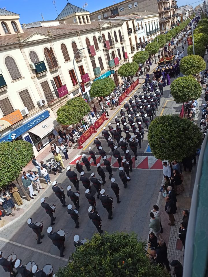 La Banda de Cornetas y Tambores Nuestra Señora de las Lágrimas desfila por Campillos acompañando a su Sagrado Titular