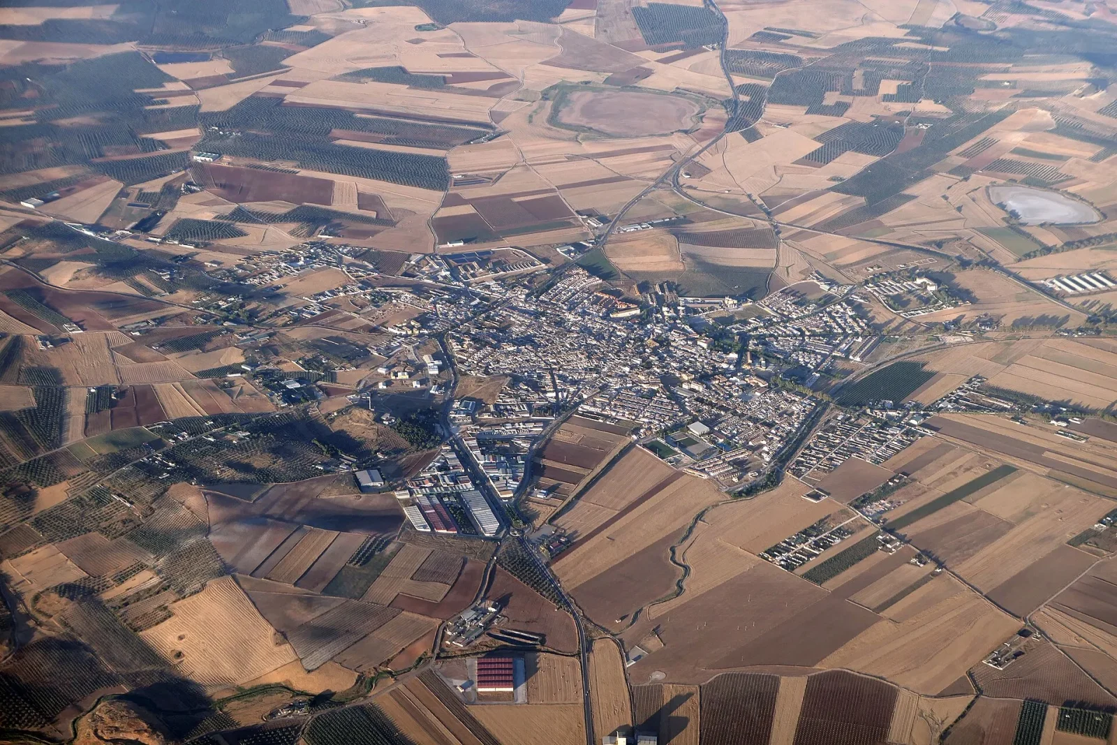 Vista aérea de Campillos entre campos de cultivo