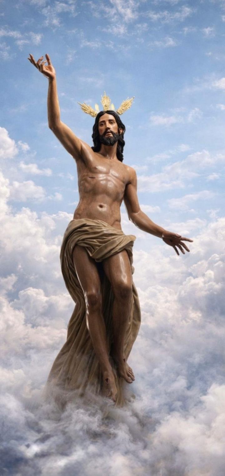 Composición del Santísimo Cristo Resucitado sobre un cielo de nubes