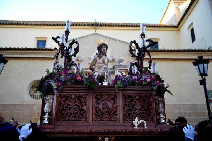 The carved trono of the Cristo Ultrajado in front of the church of Santa María del Reposo